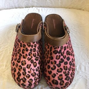 Hanna Andersson Pink Leopard / Cheetah Print Clogs - Size 6